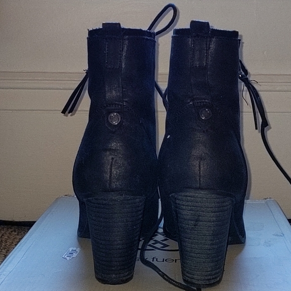 Daisy Fuentes booties - Picture 5 of 5